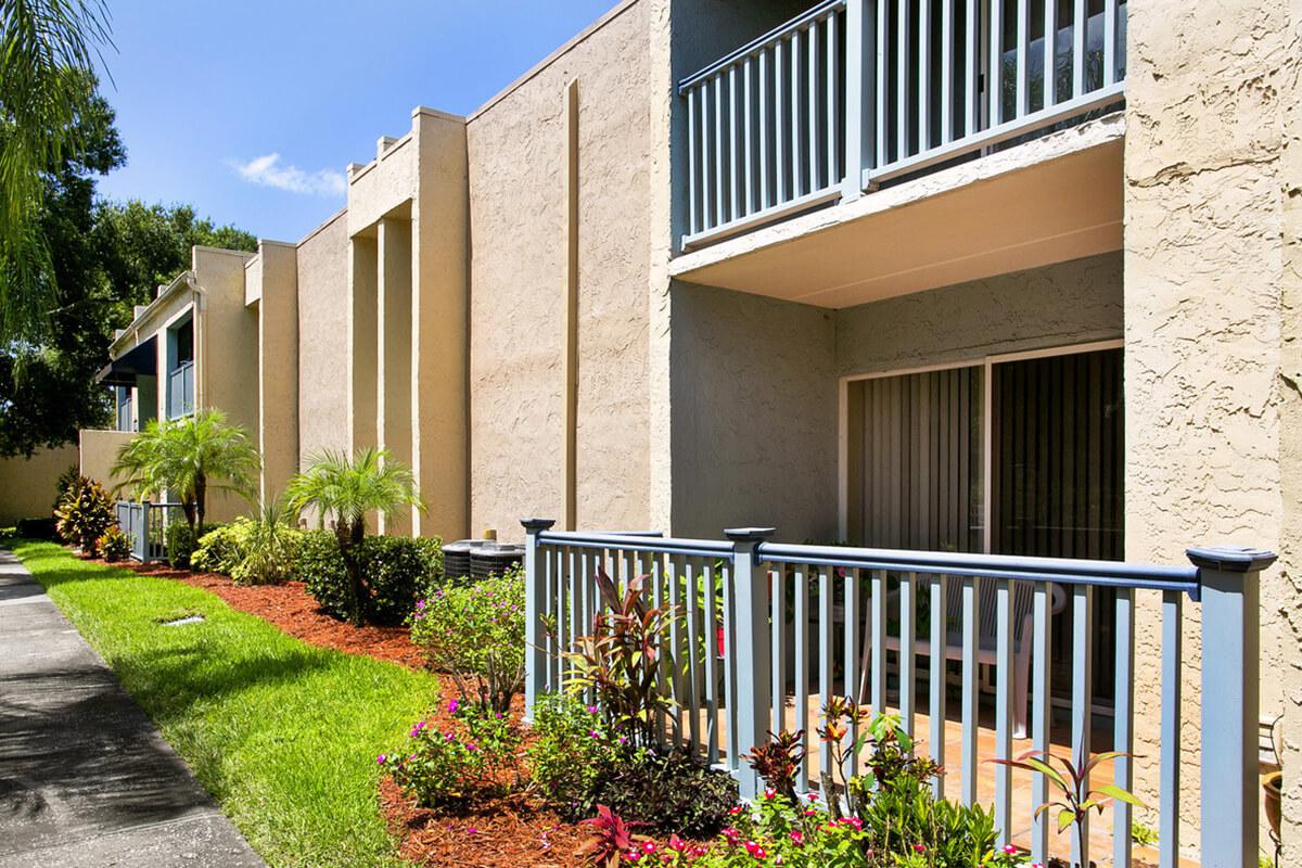 seastone-luxury-apartments-tampa-fl-building-photo (4).jpg