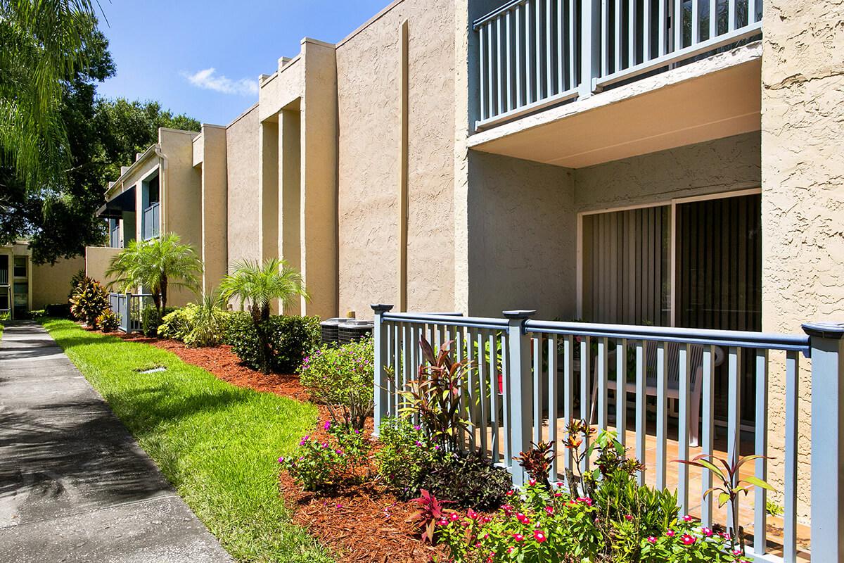 seastone-luxury-apartments-tampa-fl-building-photo (9).jpg