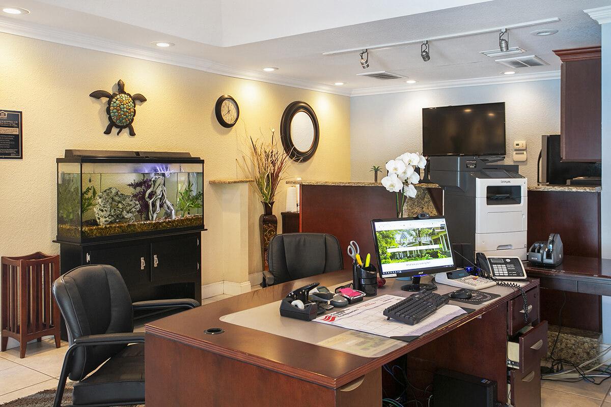 seastone-luxury-apartments-tampa-fl-leasing-office (3).jpg