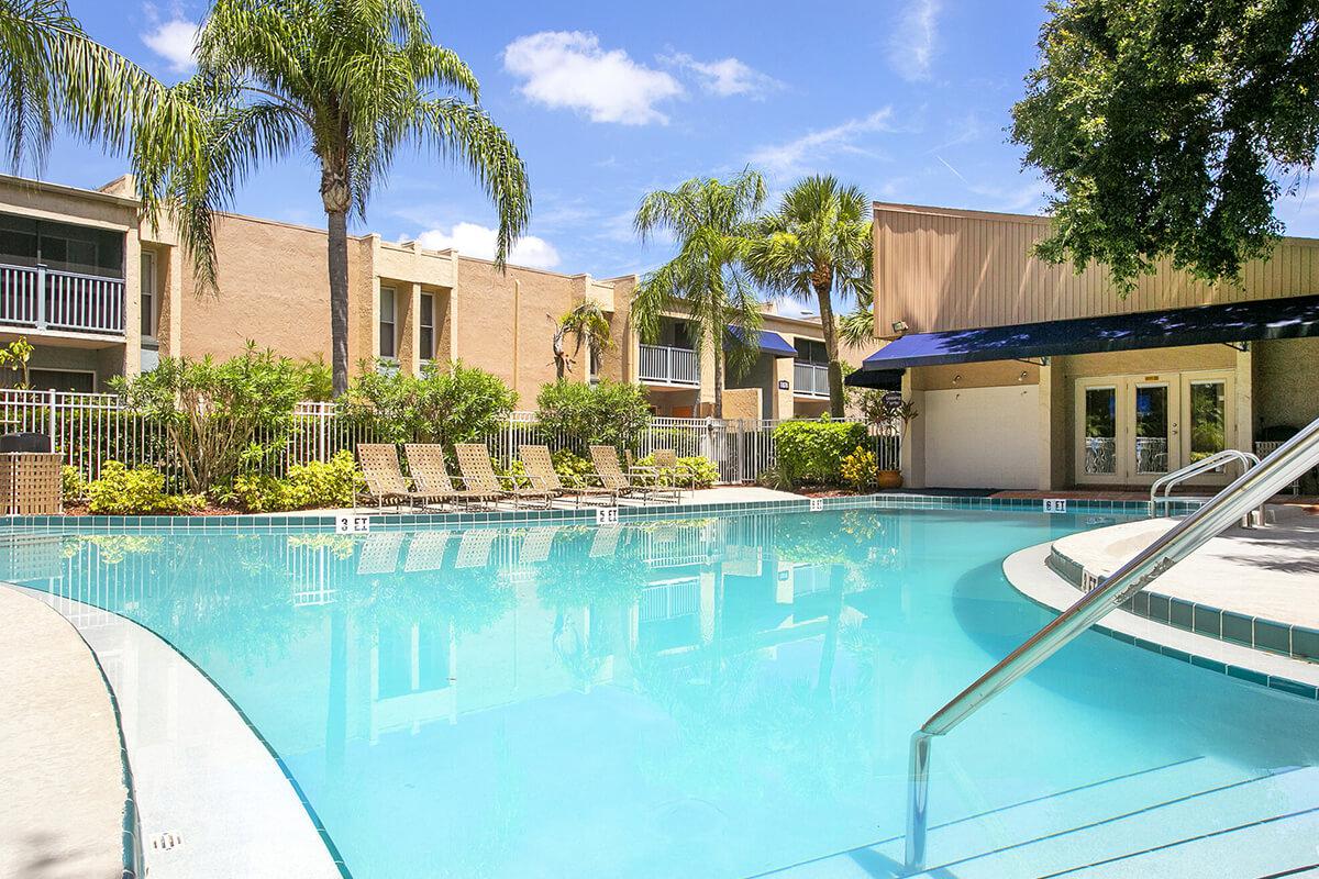 seastone-luxury-apartments-tampa-fl-pool (1).jpg