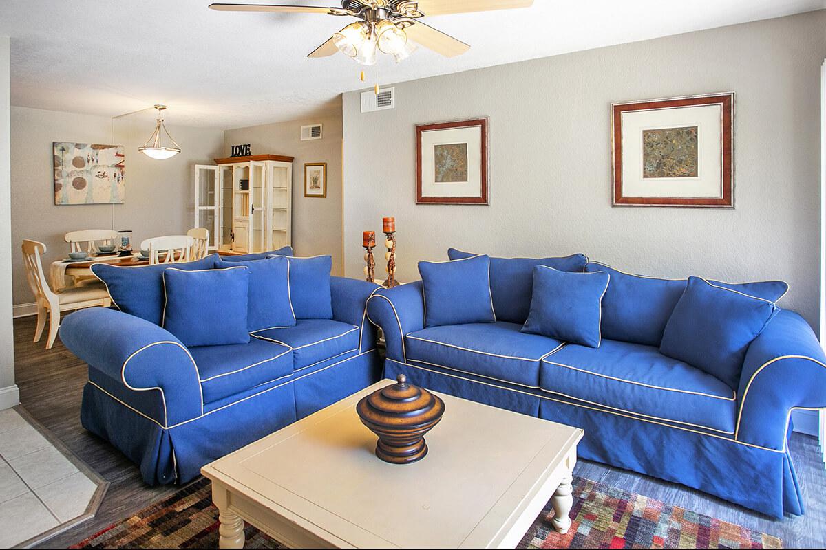 seastone-luxury-apartments-tampa-fl-the-amante---2bd2ba---1100-sqft---living (1).jpg