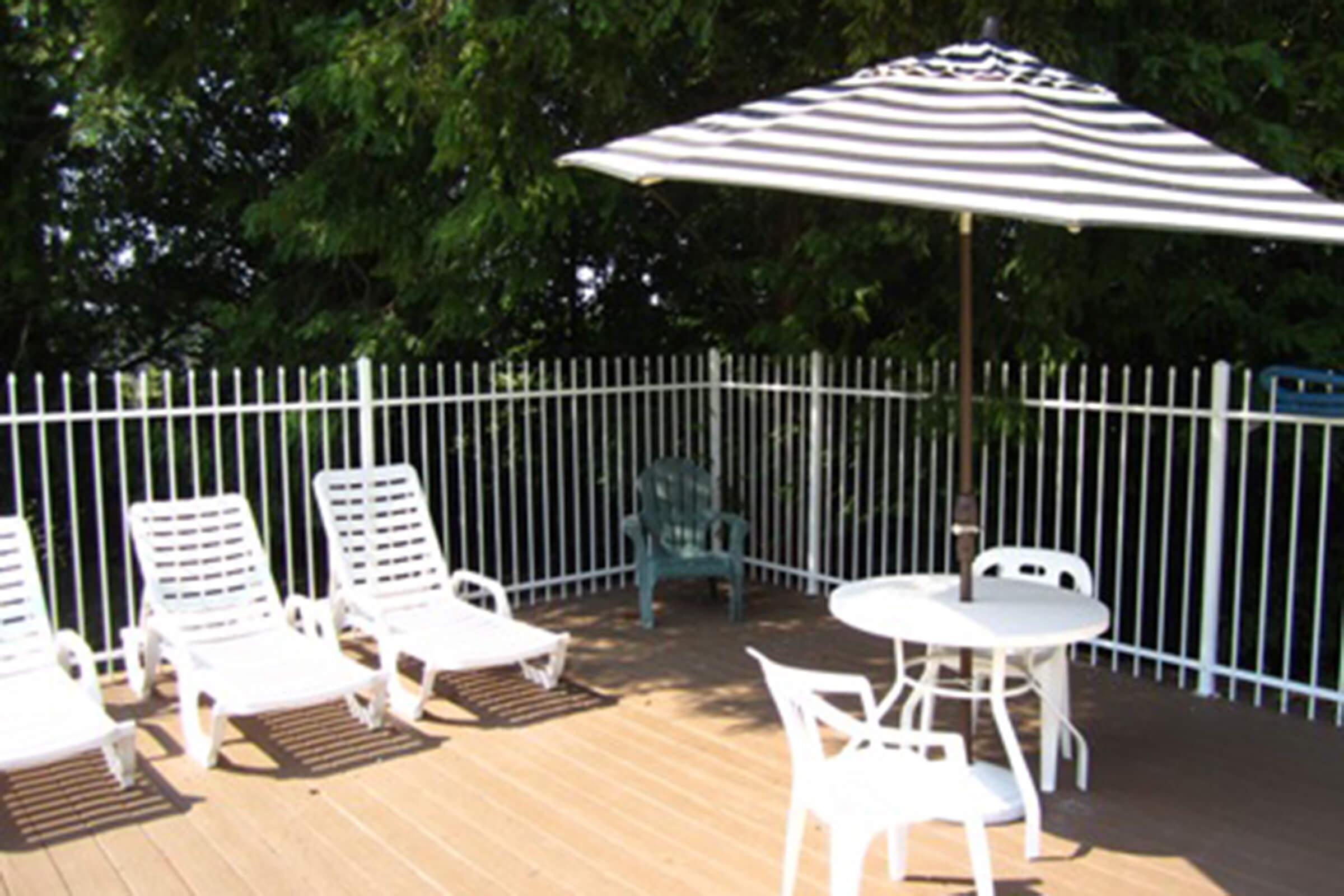 Pinetree Pool 4.jpg