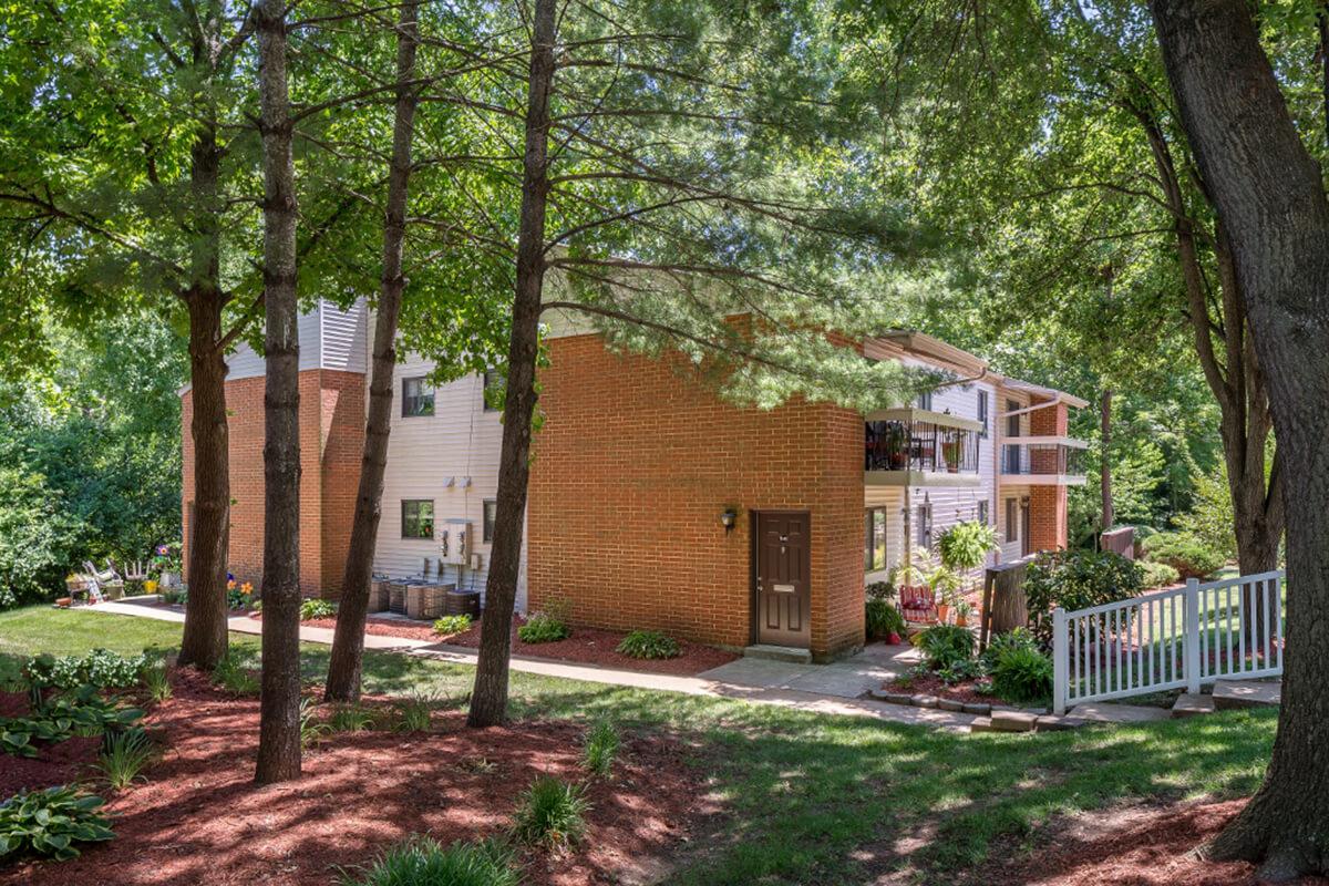 Park Forest Apartments and Townhomes in St. Louis, MO - Exterior 07.jpg