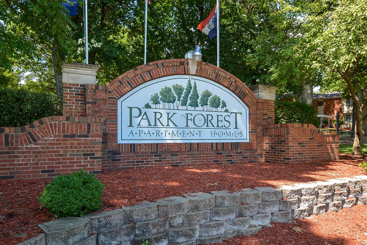 Park Forest Apartments in Affton, MO - Exterior 01.jpg