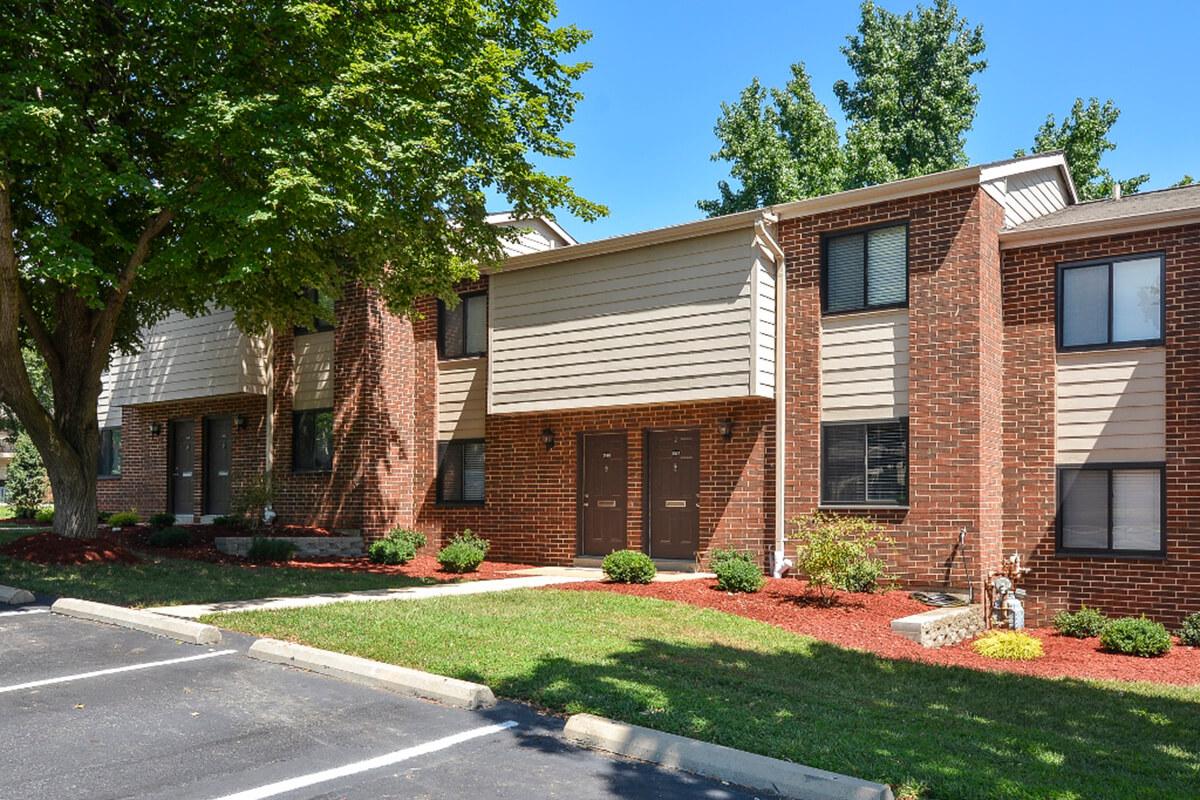 Park Forest Apartments in Affton, MO - Exterior 08.jpg