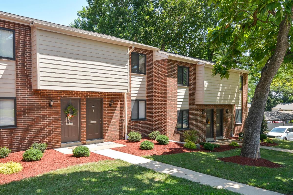 Park Forest Apartments in Affton, MO - Exterior 09.jpg