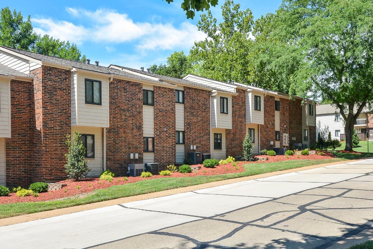 Park Forest Apartments in Affton, MO - Exterior 10.jpg