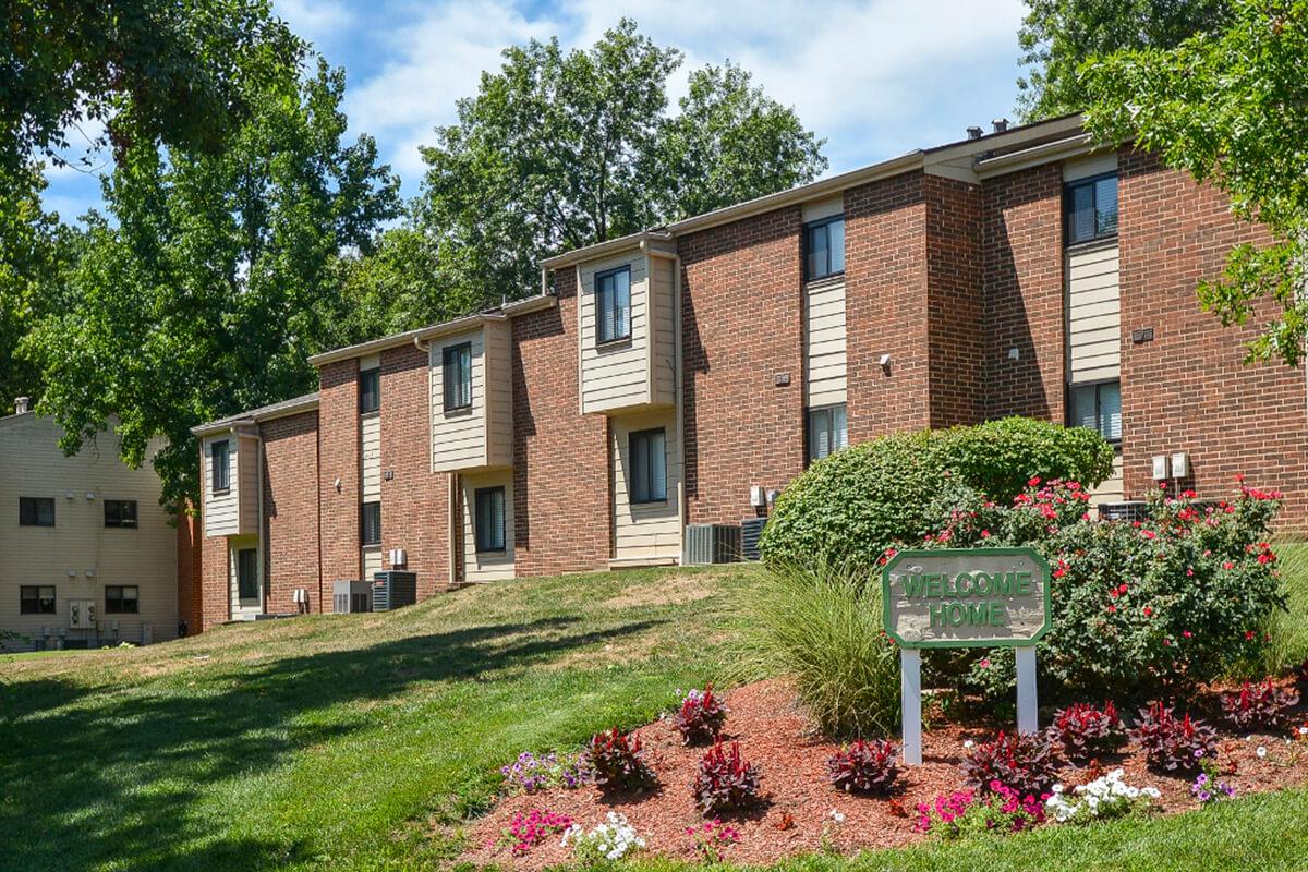 Park Forest Apartments in Affton, MO - Exterior 11.jpg