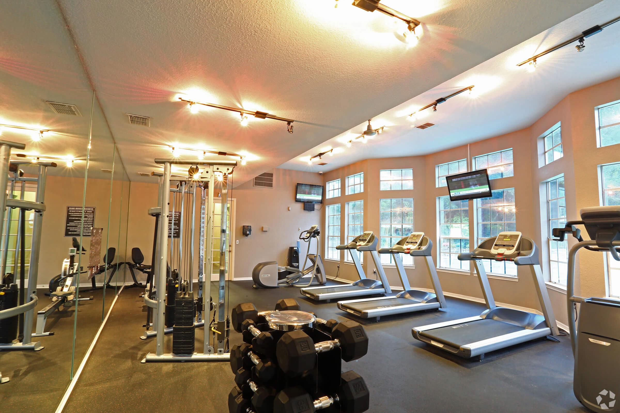 the-marquis-of-tampa-tampa-fl-24-hr-fitness-center (3).jpg