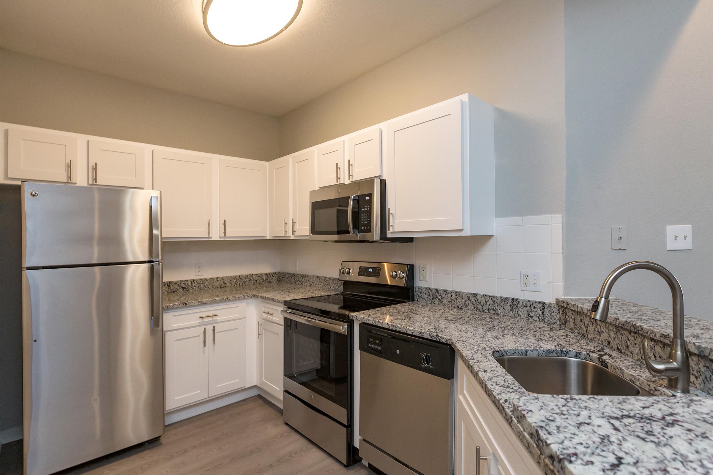 The Monet Offers A Modern Kitchen At The Marquis Of Tampa In Tampa, FL