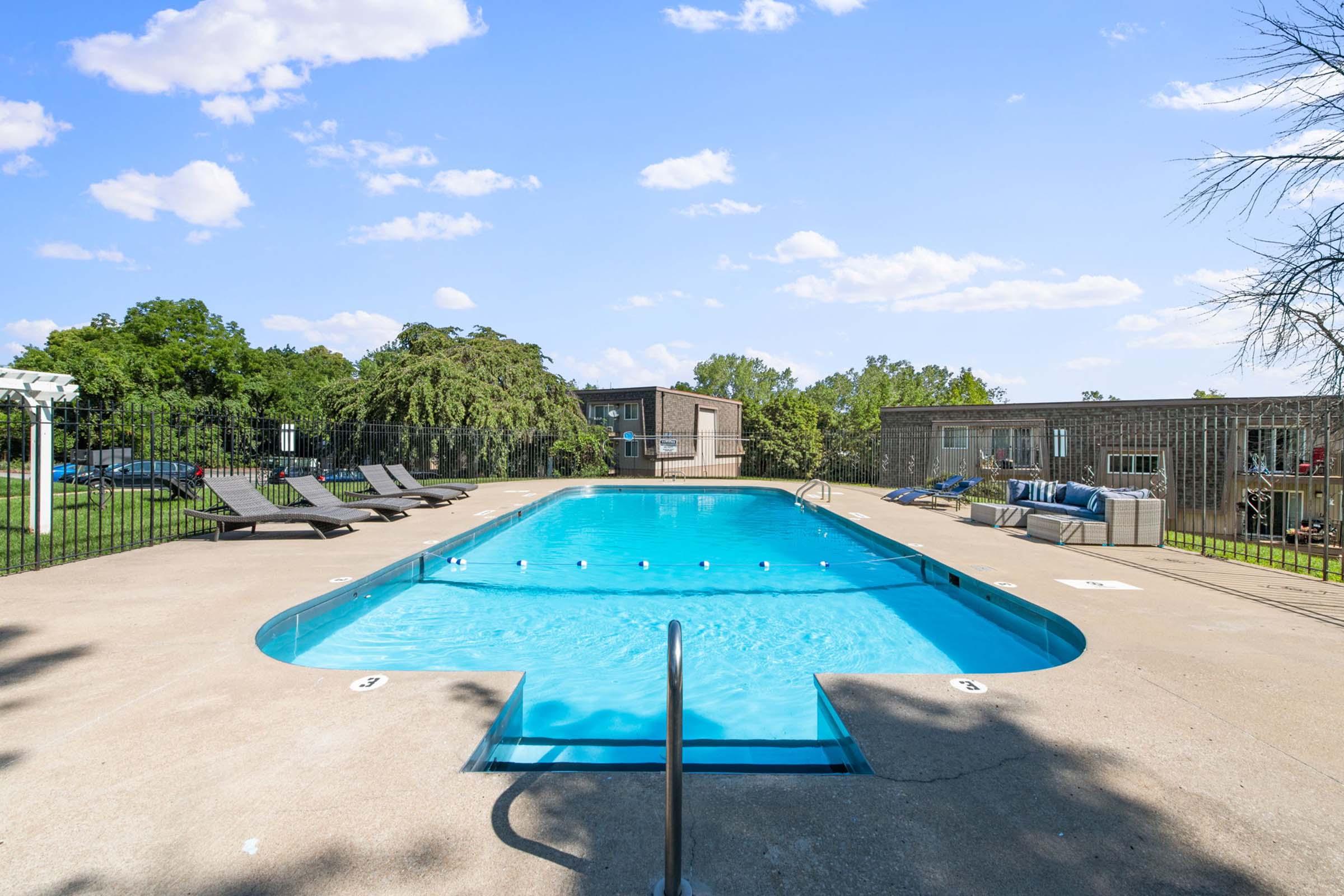 Home Stone Oak Apartments Independence, MO