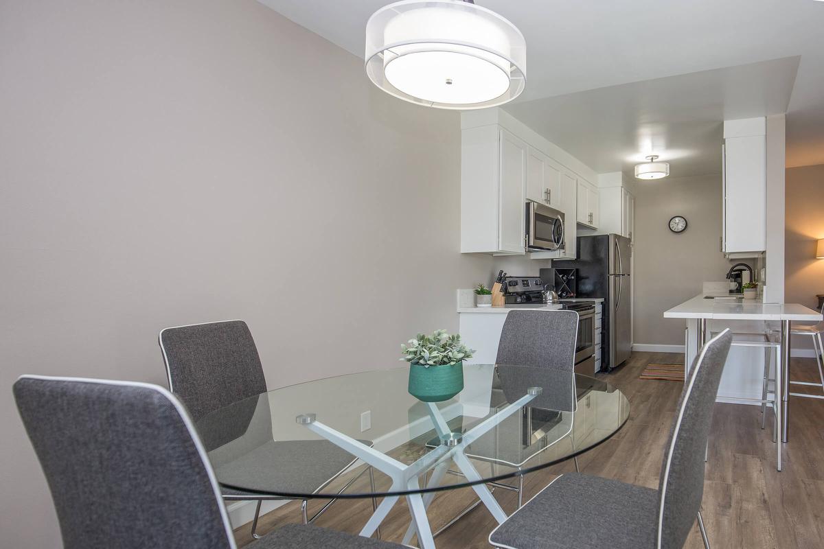 The perfect dining room in Glendale, CA