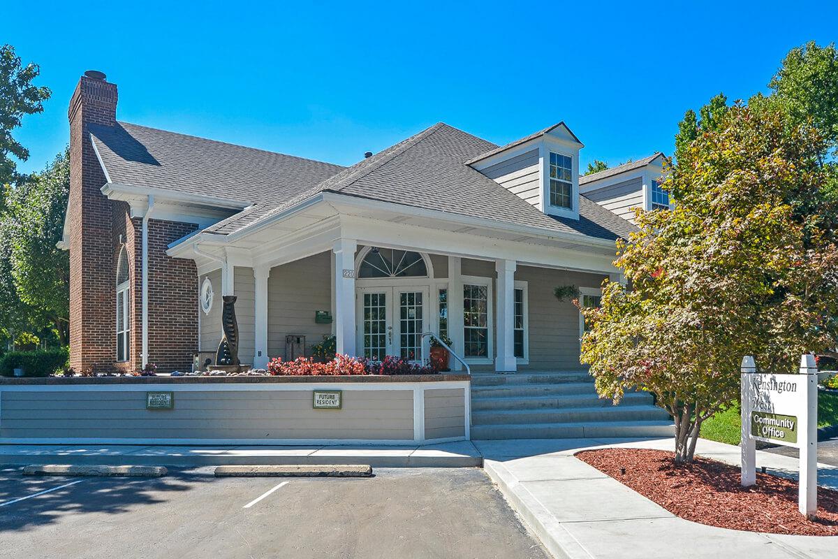 Kensington West Apartments in Ballwin, MO - Exterior 07.jpg