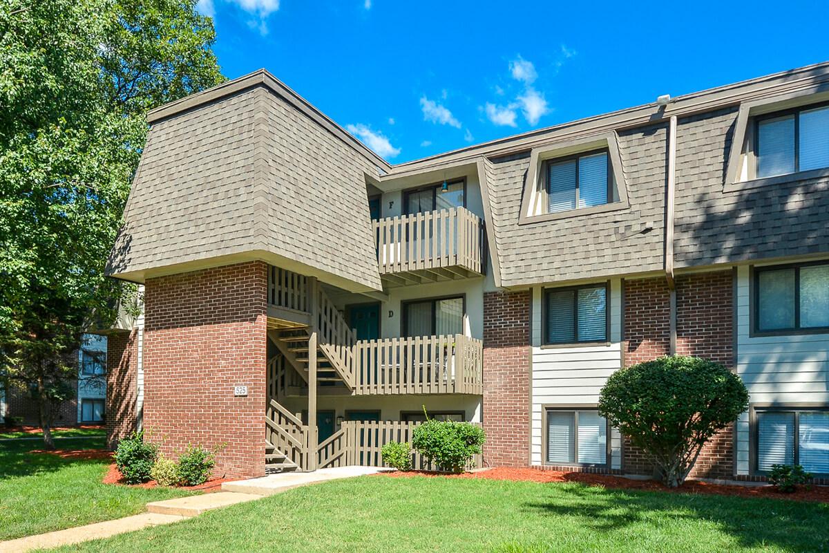 Kensington West Apartments in Ballwin, MO - Exterior 15.jpg