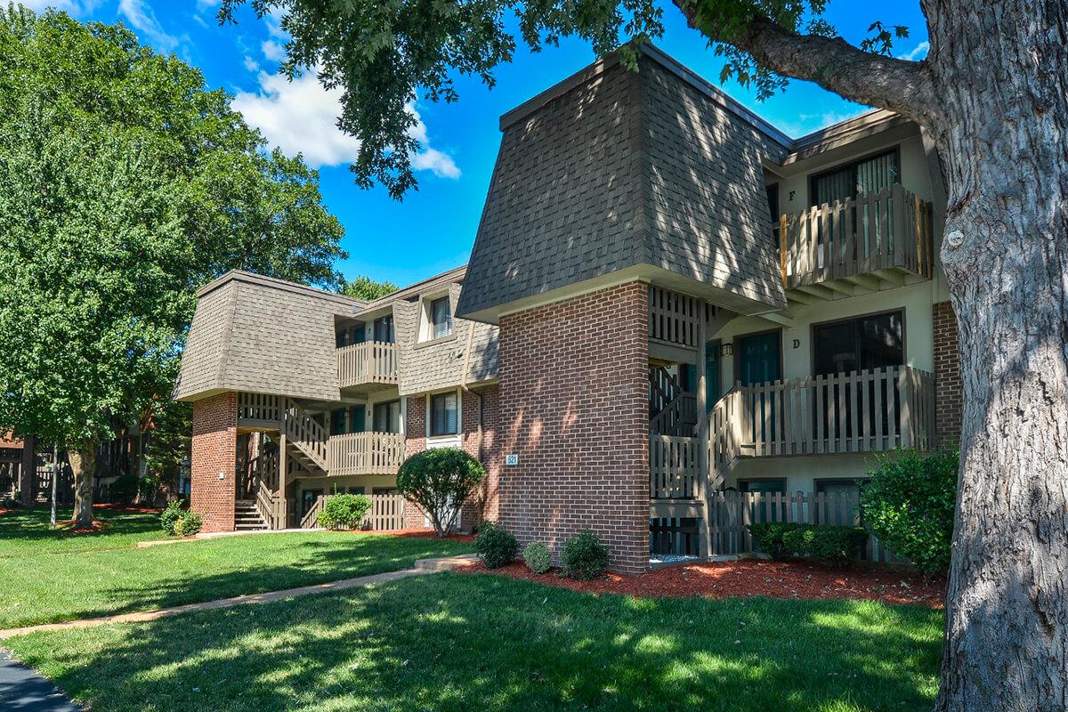 Kensington West Apartments in Ballwin, MO - Exterior 16.jpg