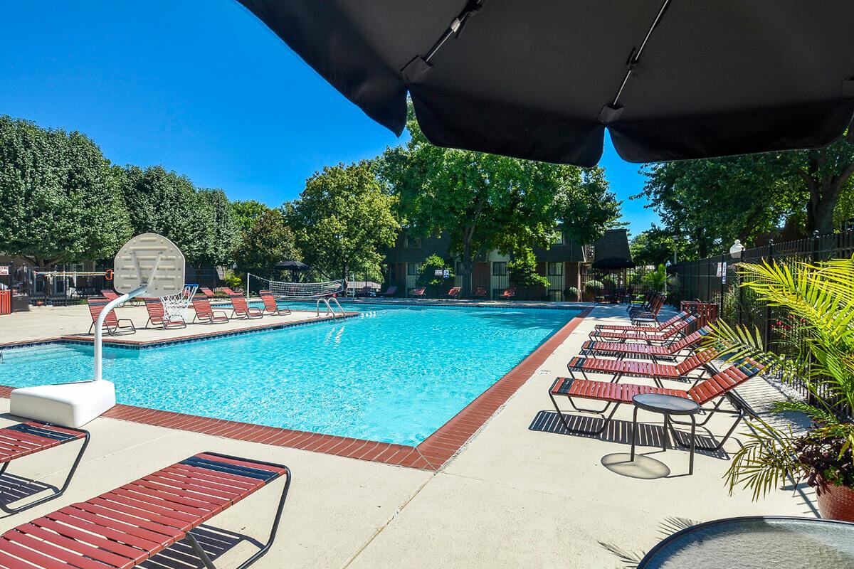 Kensington West Apartments in Ballwin, MO - Swimming Pool 05.jpg