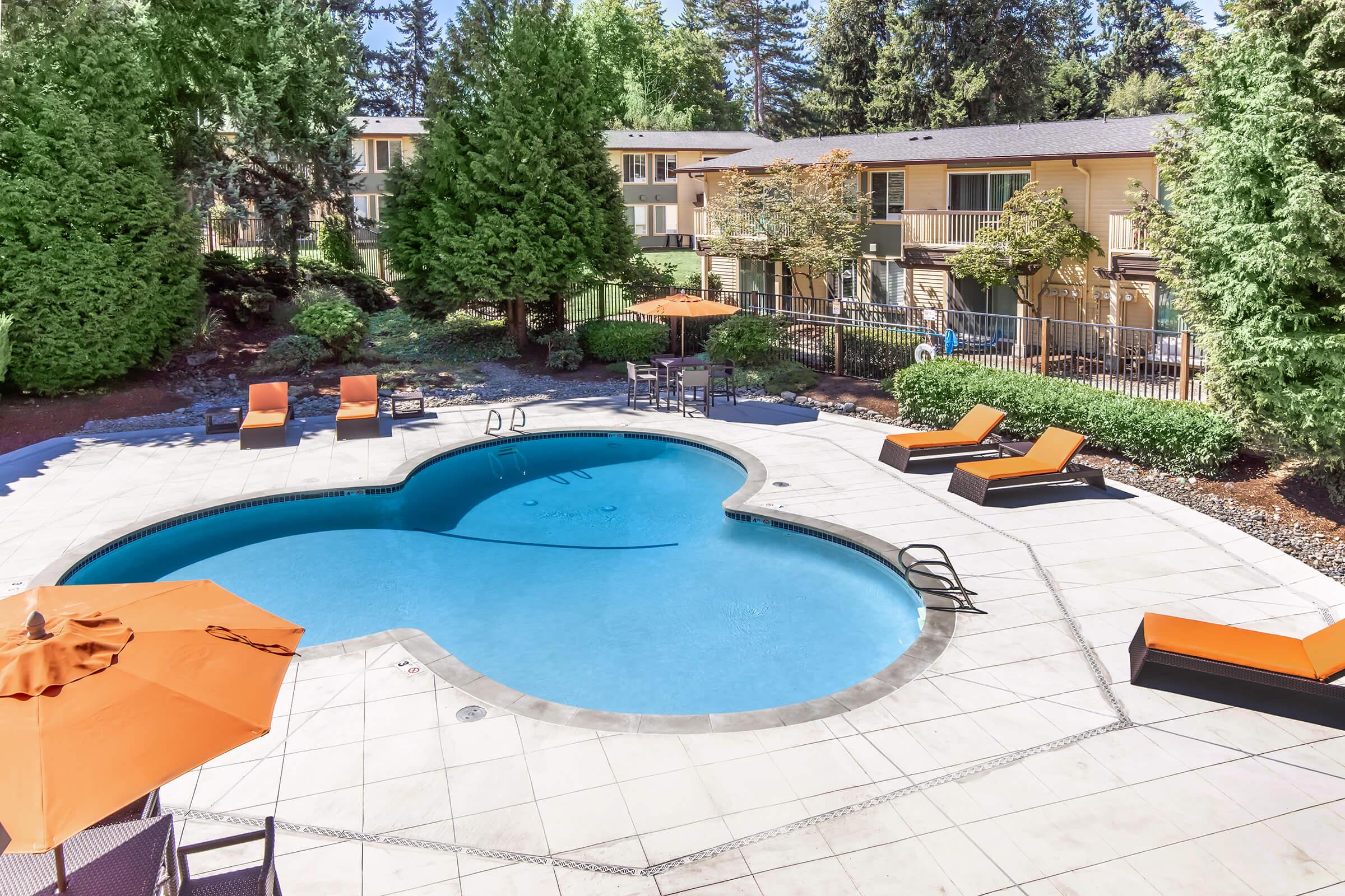 a group of lawn chairs sitting on top of a swimming pool