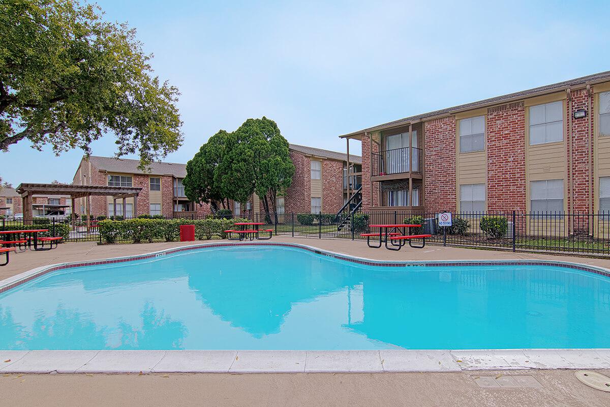 a pool outside of a building