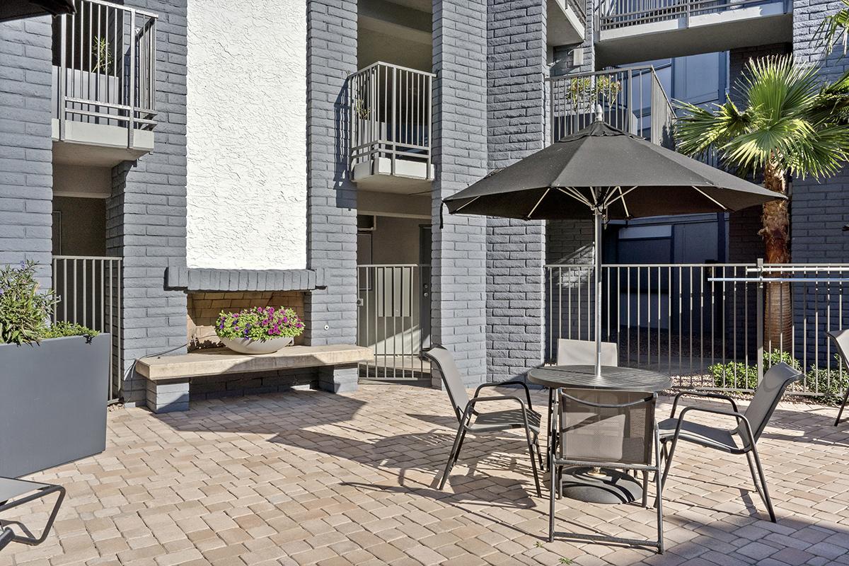 a group of lawn chairs sitting on top of a building