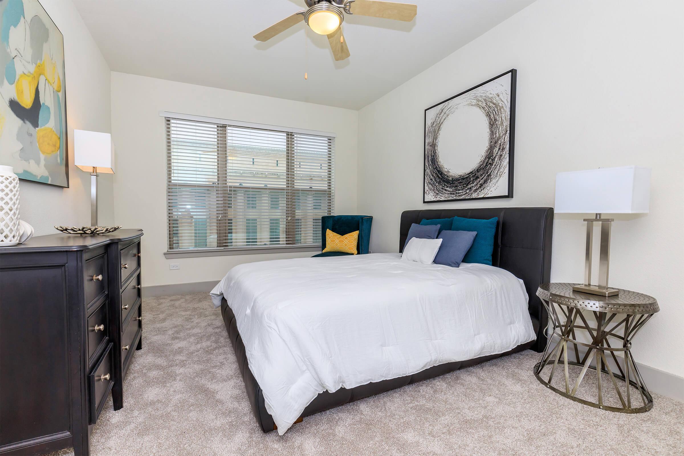 a bedroom with a bed in a hotel room