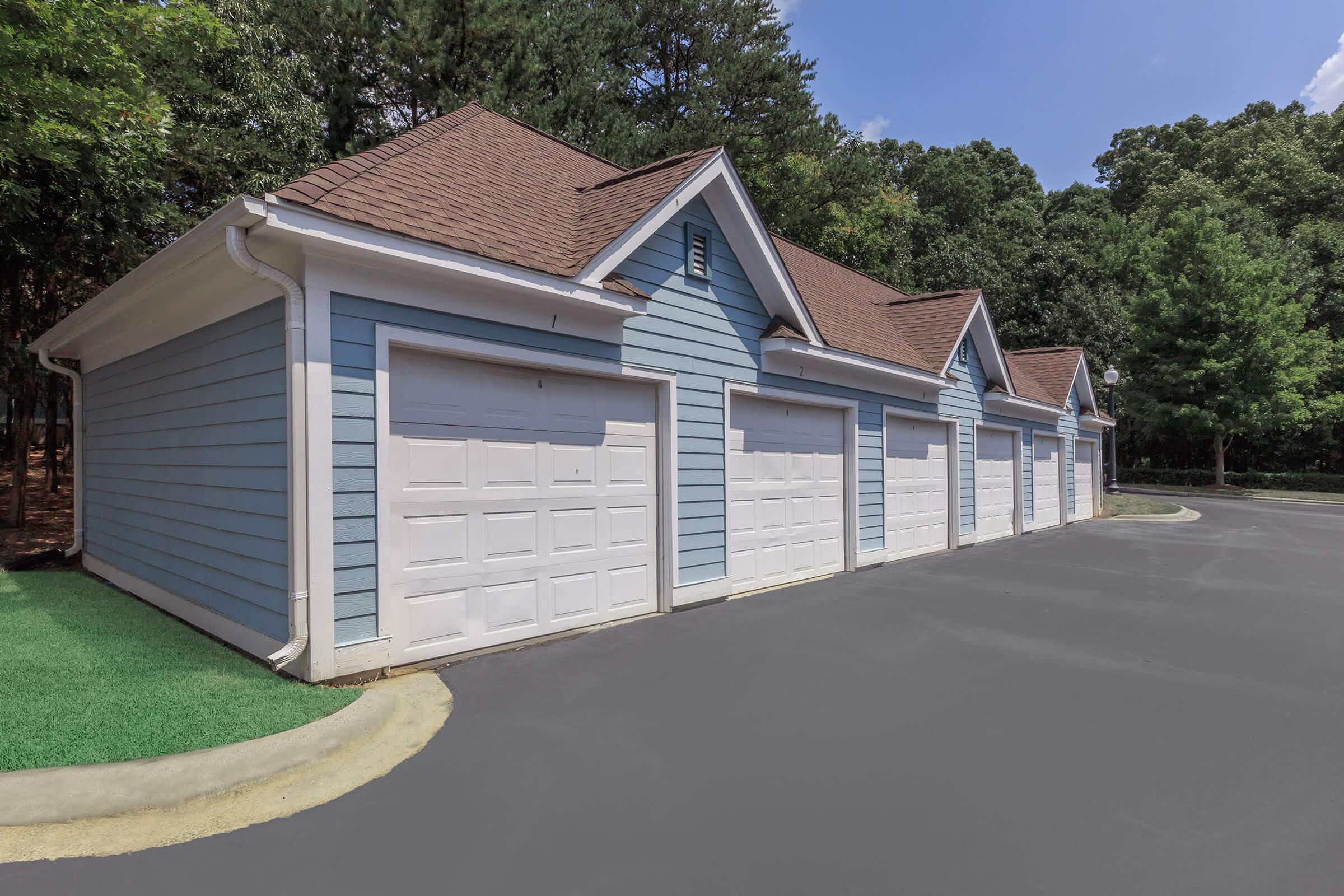 Garage Available At Mallard Glen In Charlotte, NC