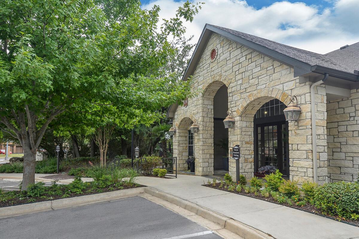 Boulder Creek Apartments in San Antonio, TX - Exterior 08.jpg