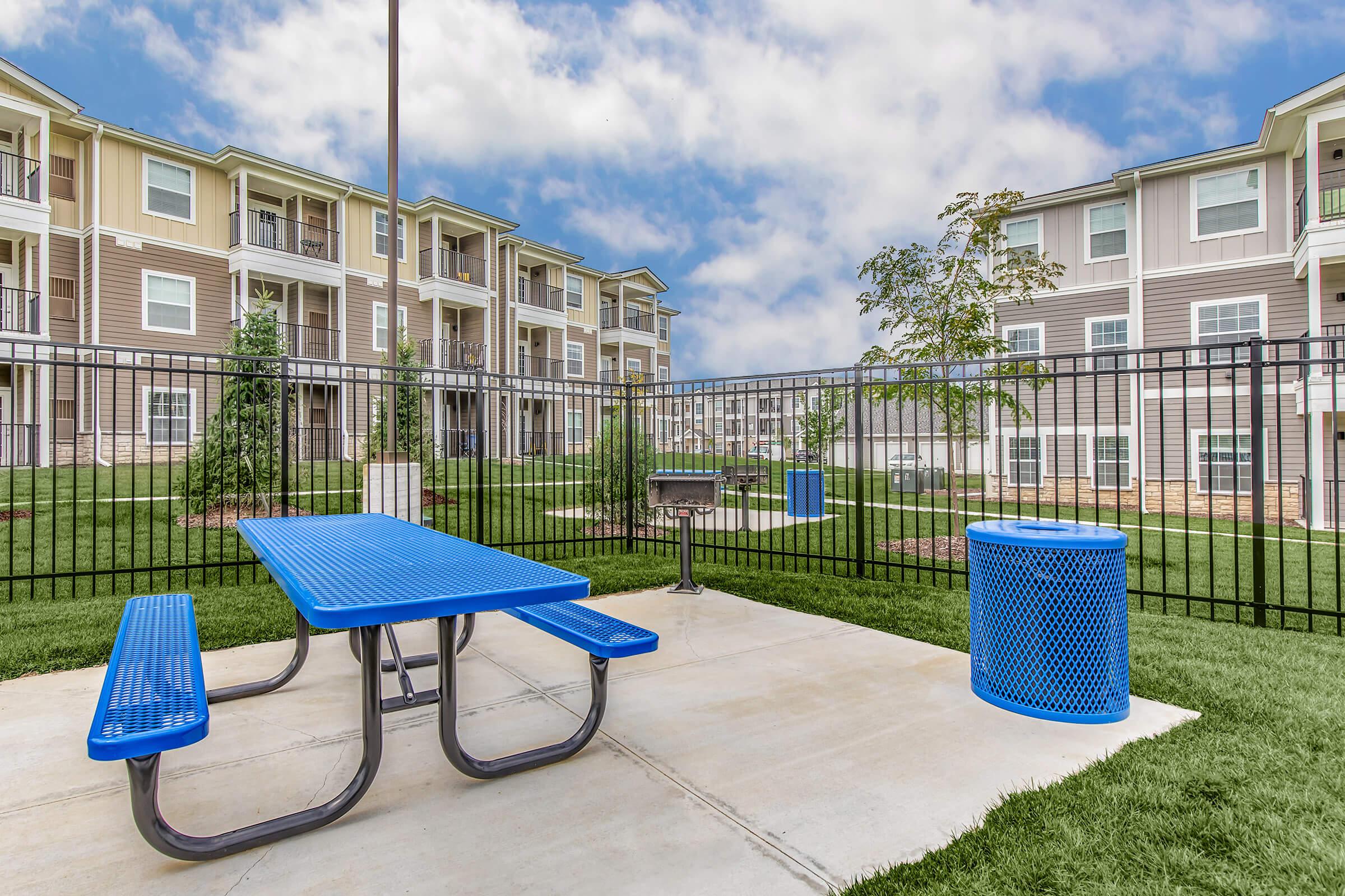 a row of lawn chairs sitting on top of a blue bench