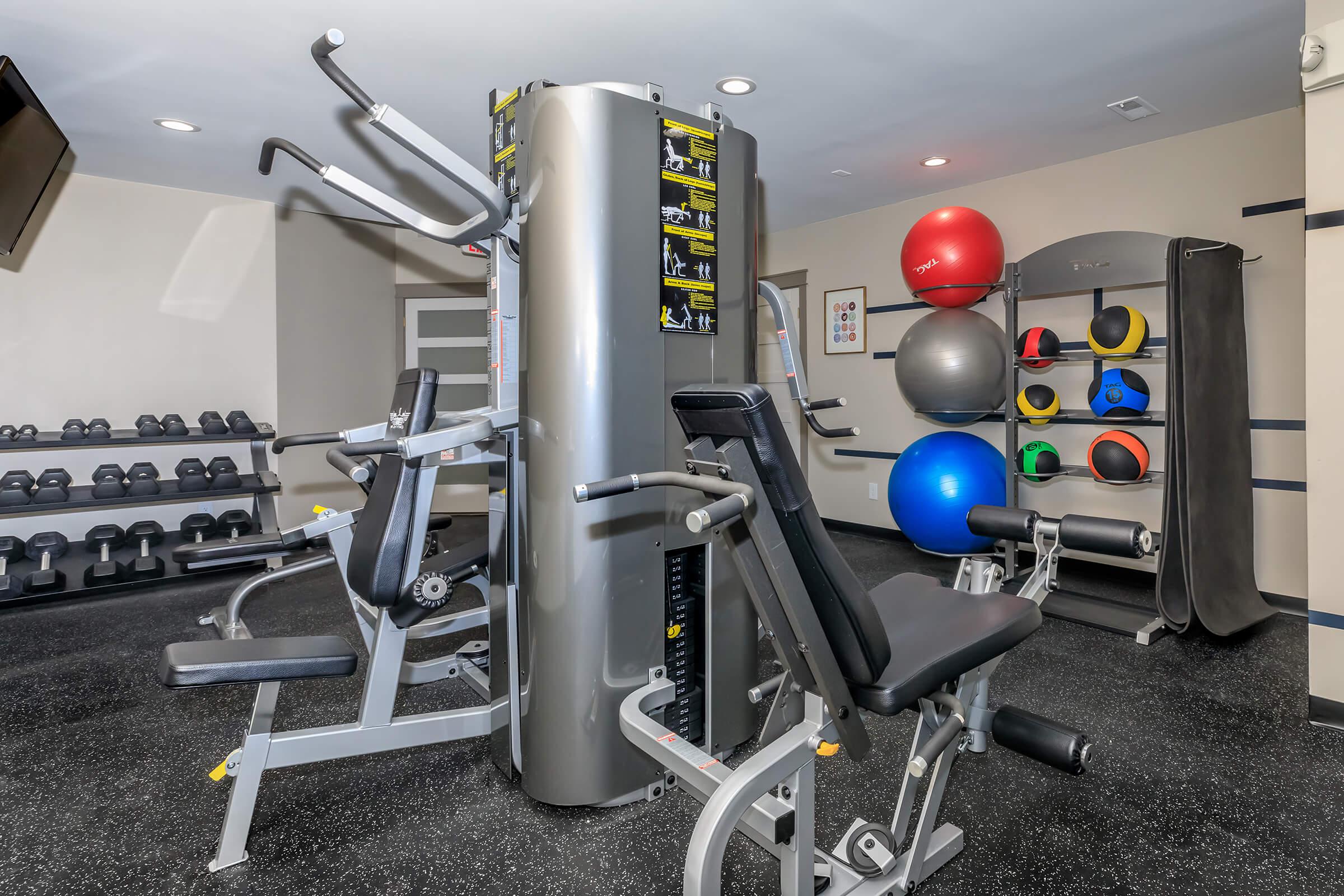 NO PAIN NO GAIN IN CHIMNEY HILL APARTMENTS STATE-OF-THE-ART FITNESS CENTER