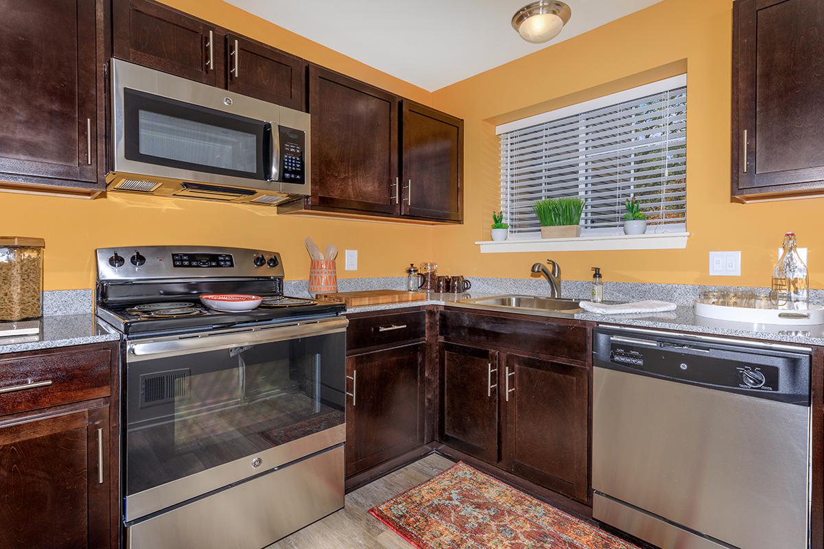 BEAUTIFUL KITCHEN IN TWO BEDROOM APARTMENT