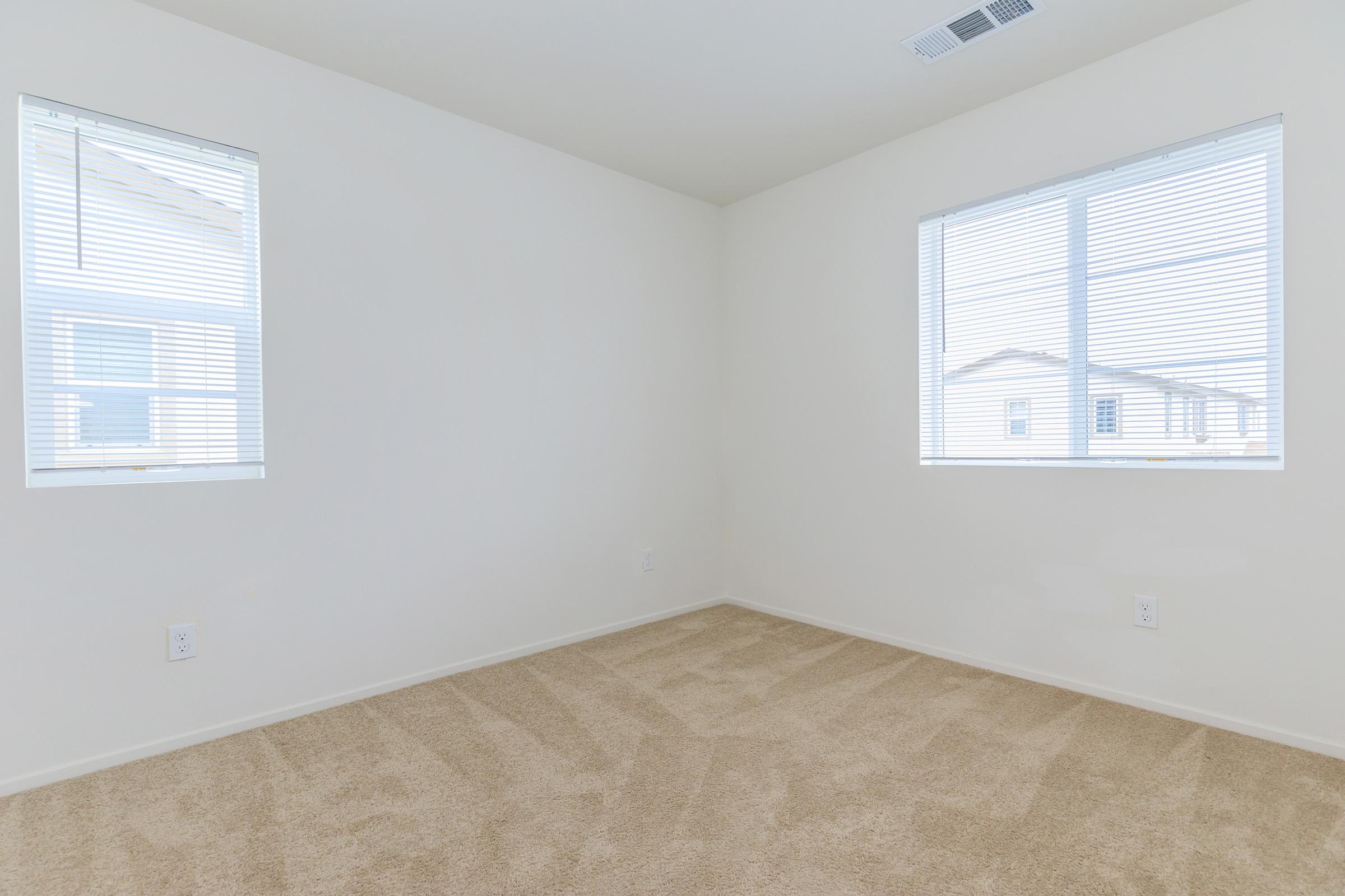 Vacant bedroom with carpet