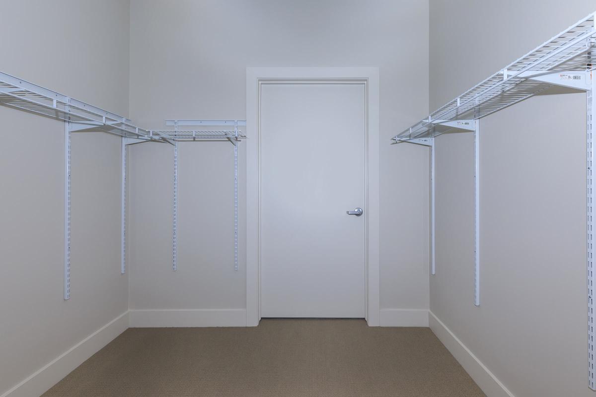 WALK-IN CLOSETS