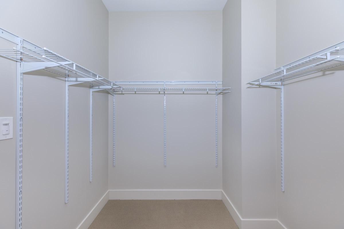 WALK-IN CLOSETS