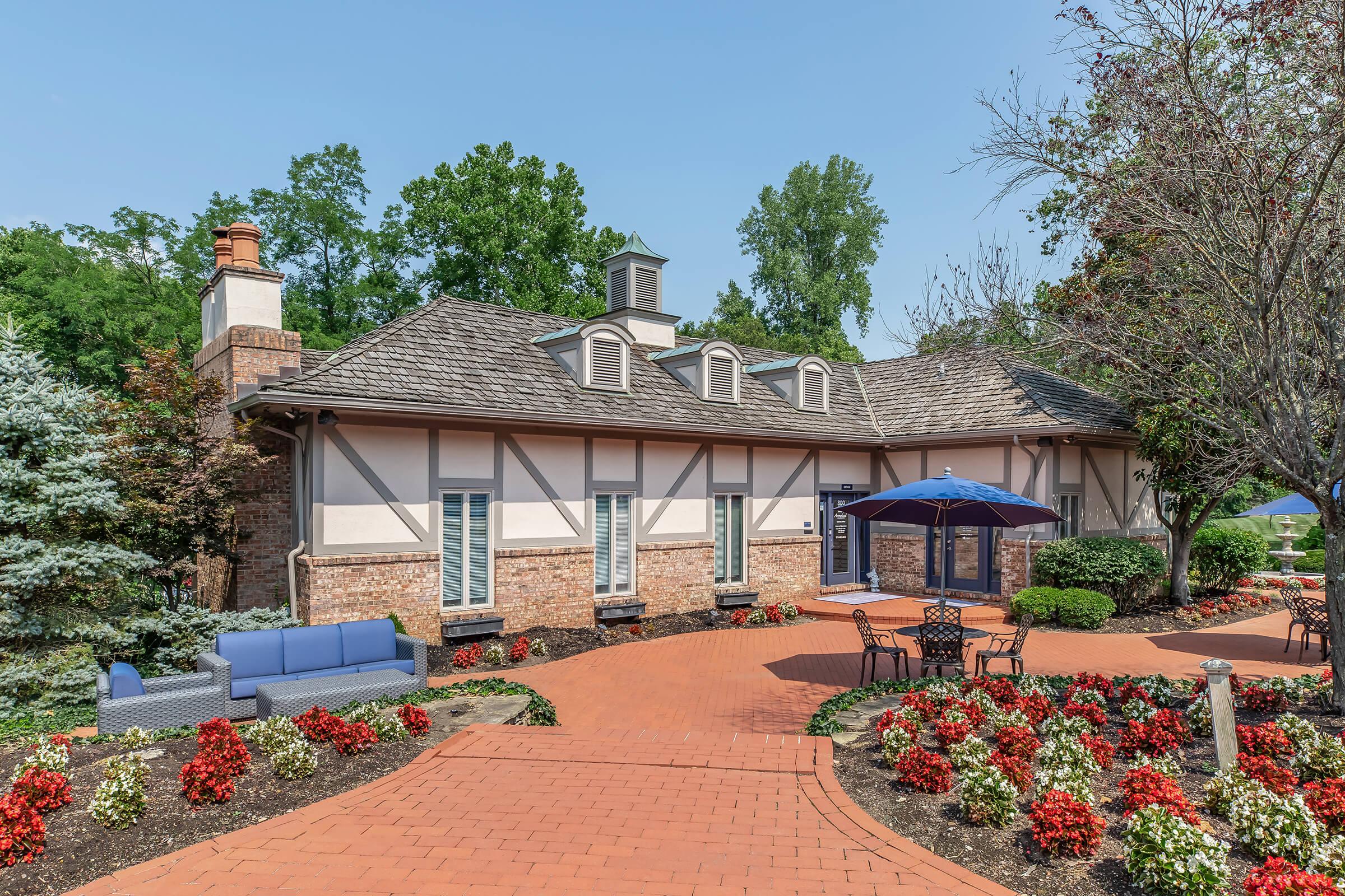 a garden in front of a building