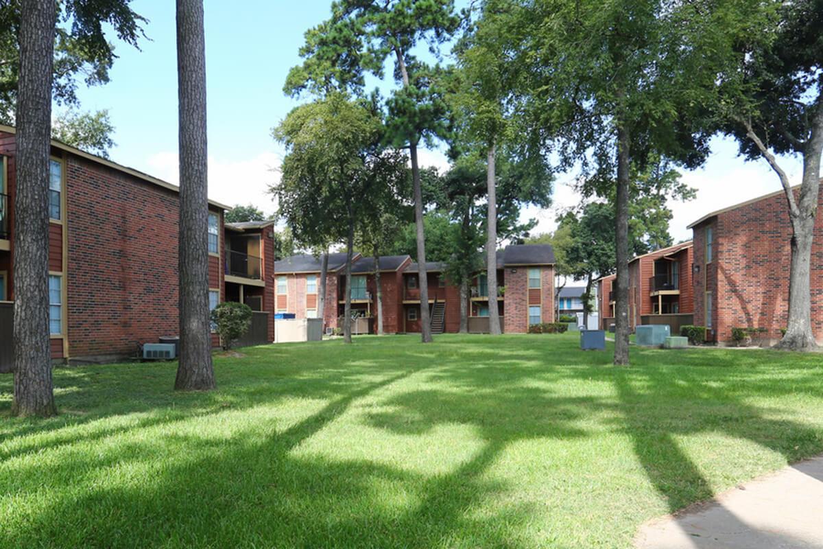 red-stone-vista-apartments-houston-tx-building 7.jpg