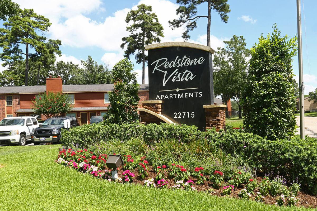 red-stone-vista-apartments-houston-tx-building-photo 15.jpg