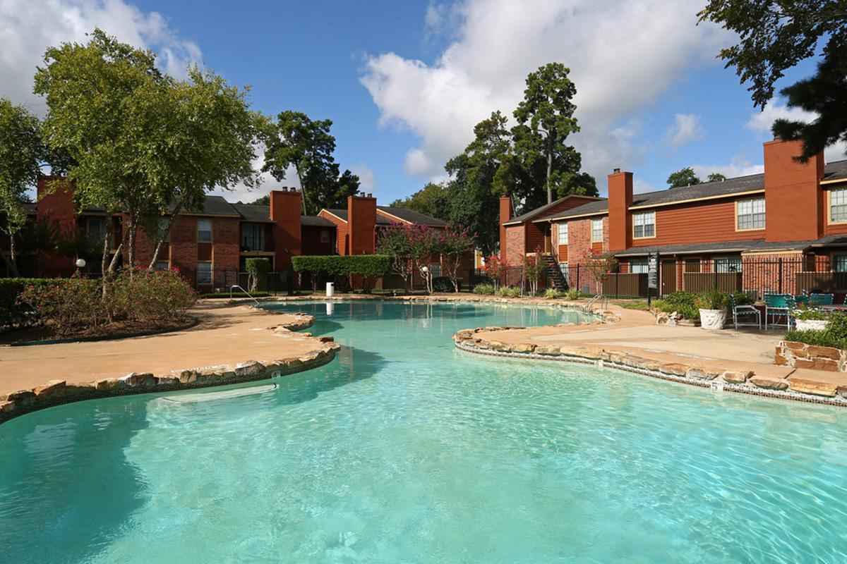 red-stone-vista-apartments-houston-tx-building-photo 5.jpg