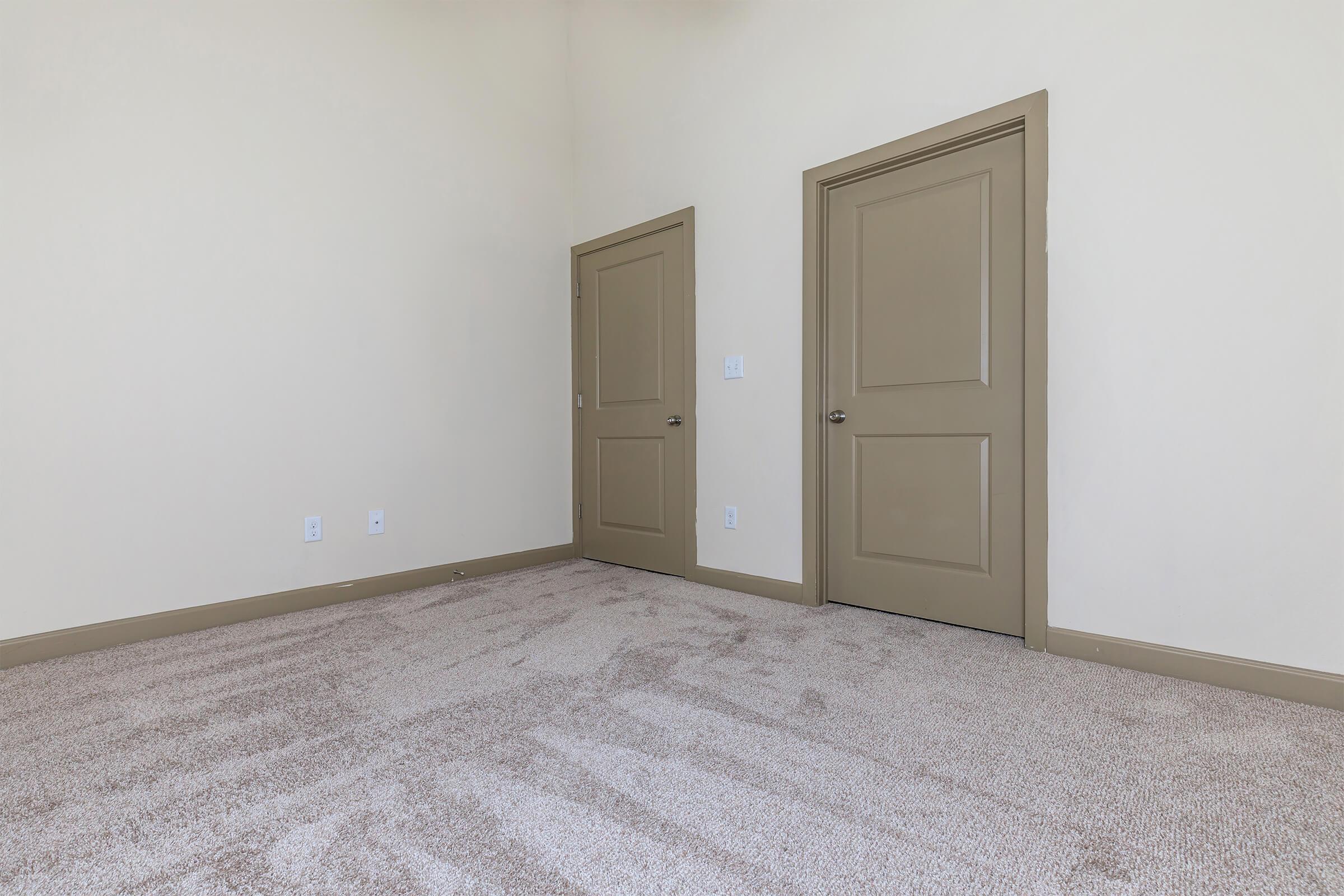 PLUSH CARPETED FLOORS