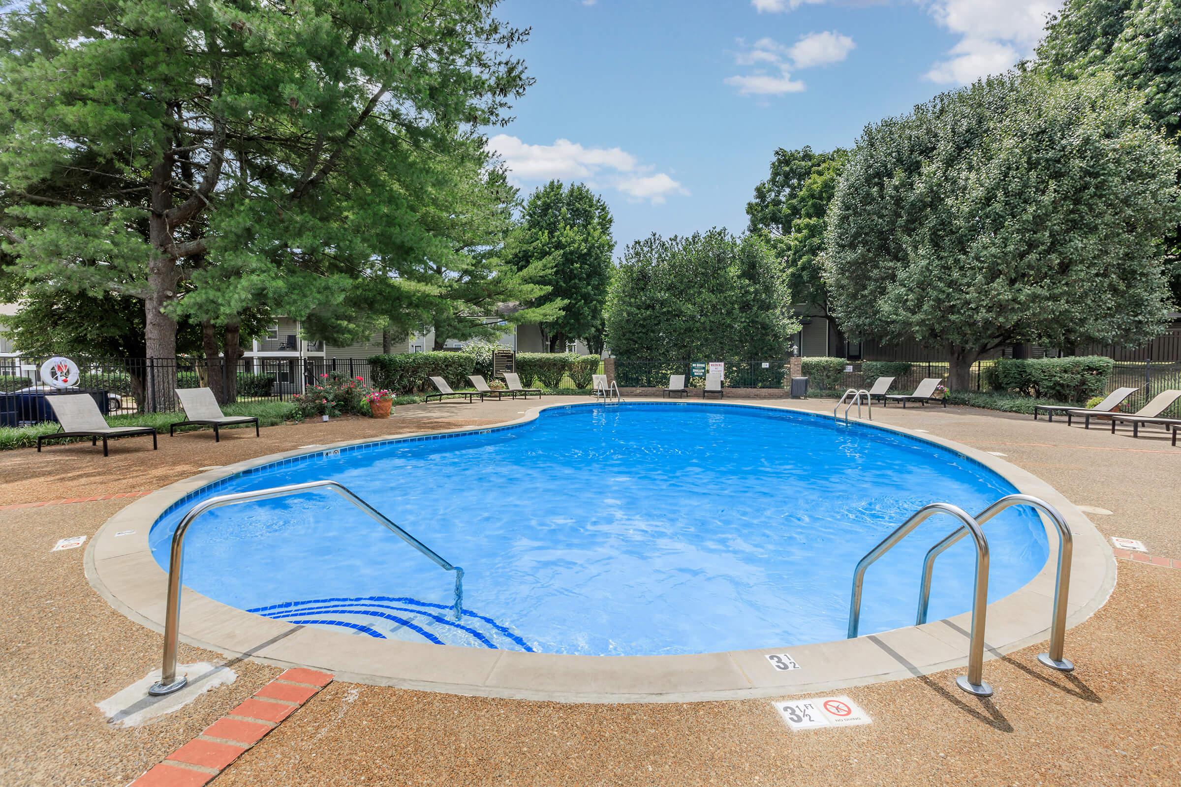 a group of lawn chairs sitting on top of a swimming pool