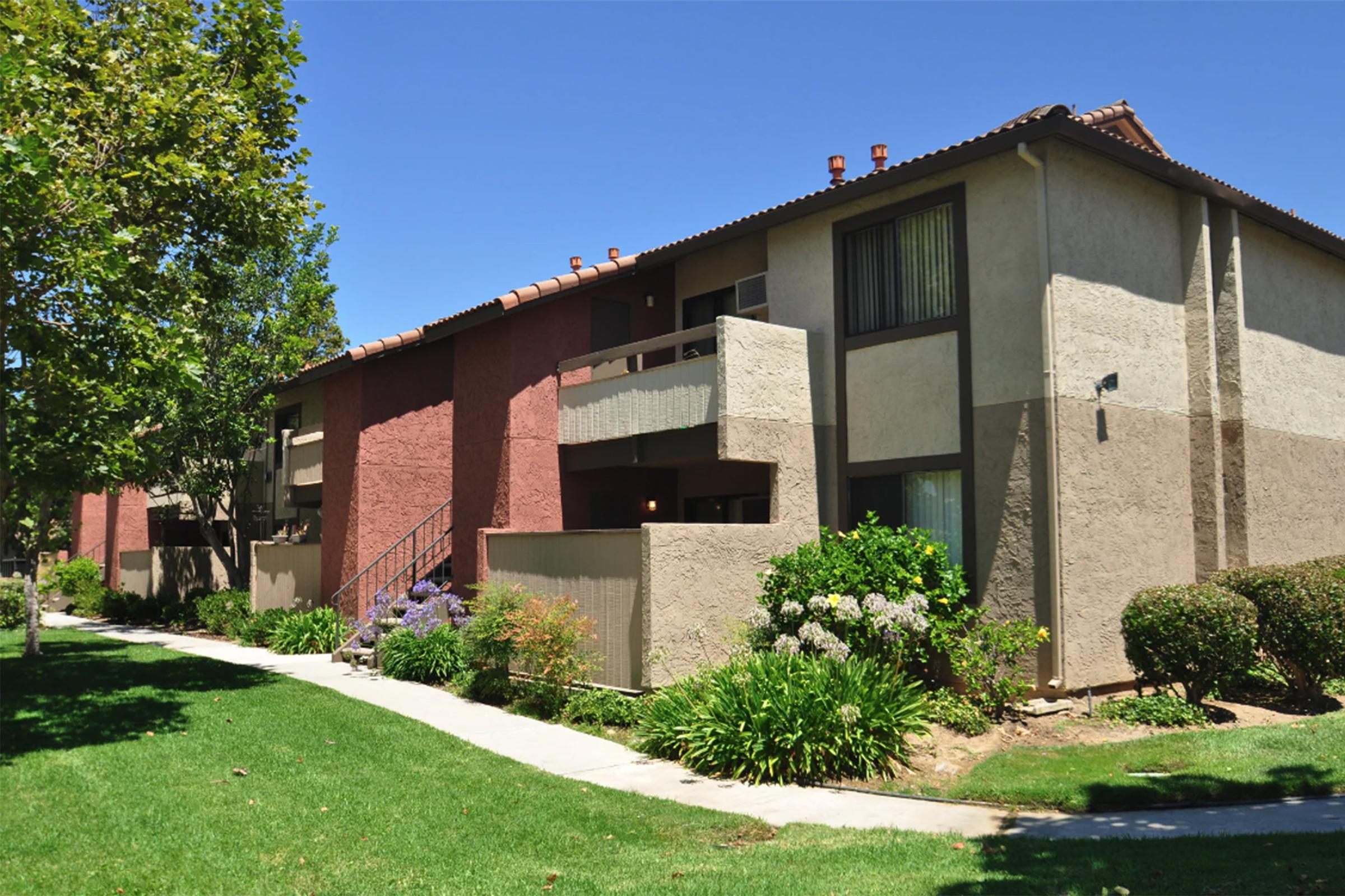 shadowridge-village-apartments-vista-ca-building-photo (1).jpg