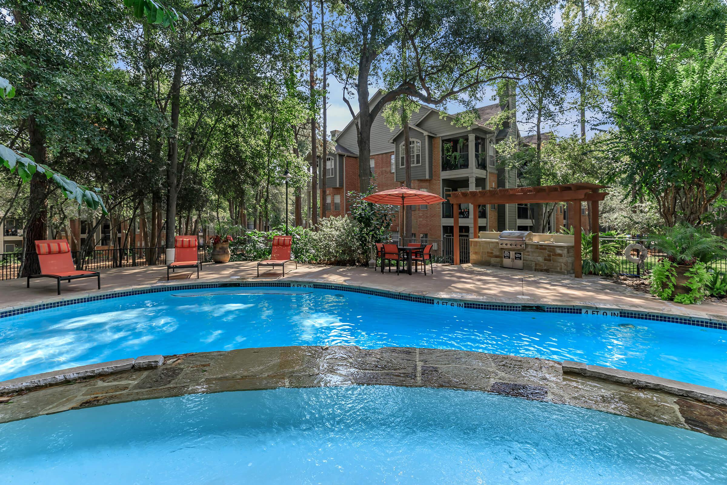 SWIMMING POOL AT WHITE OAK APARTMENTS