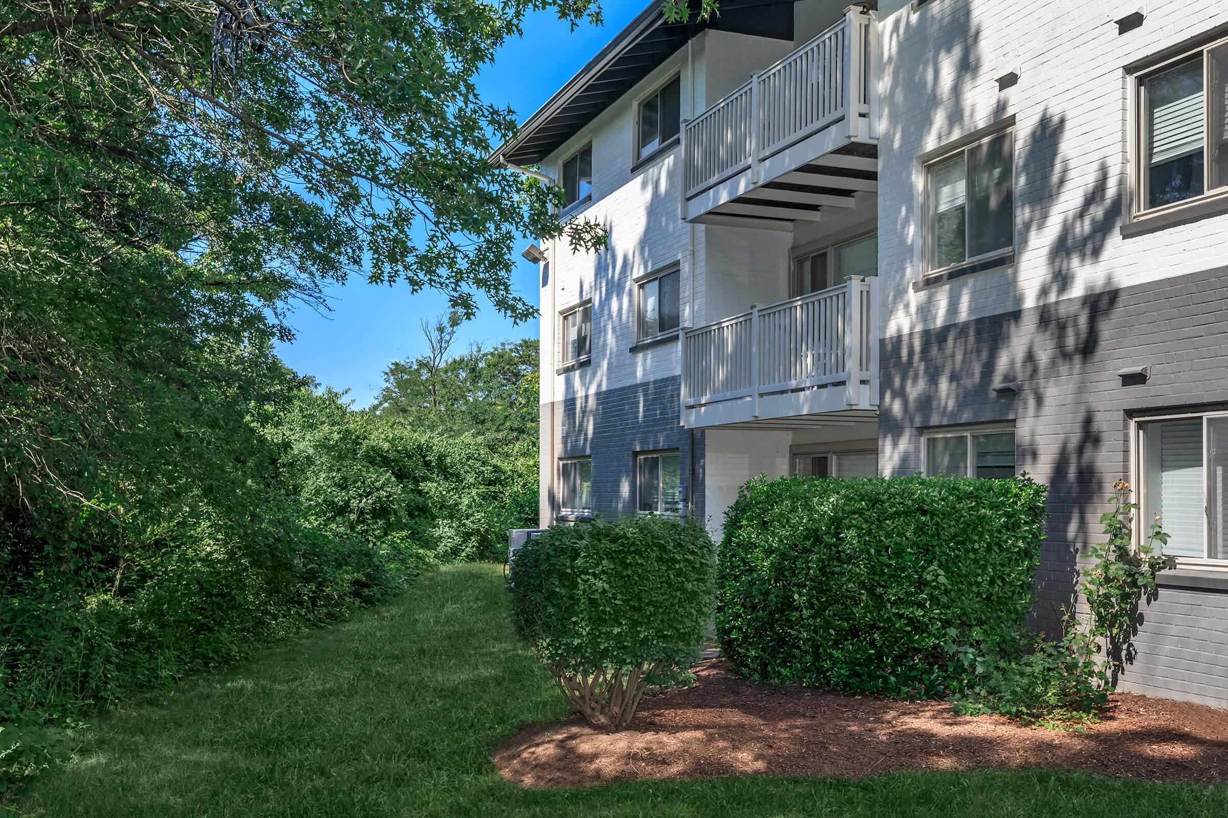 Landscaping at The Allante Apartments in Alexandria, VA