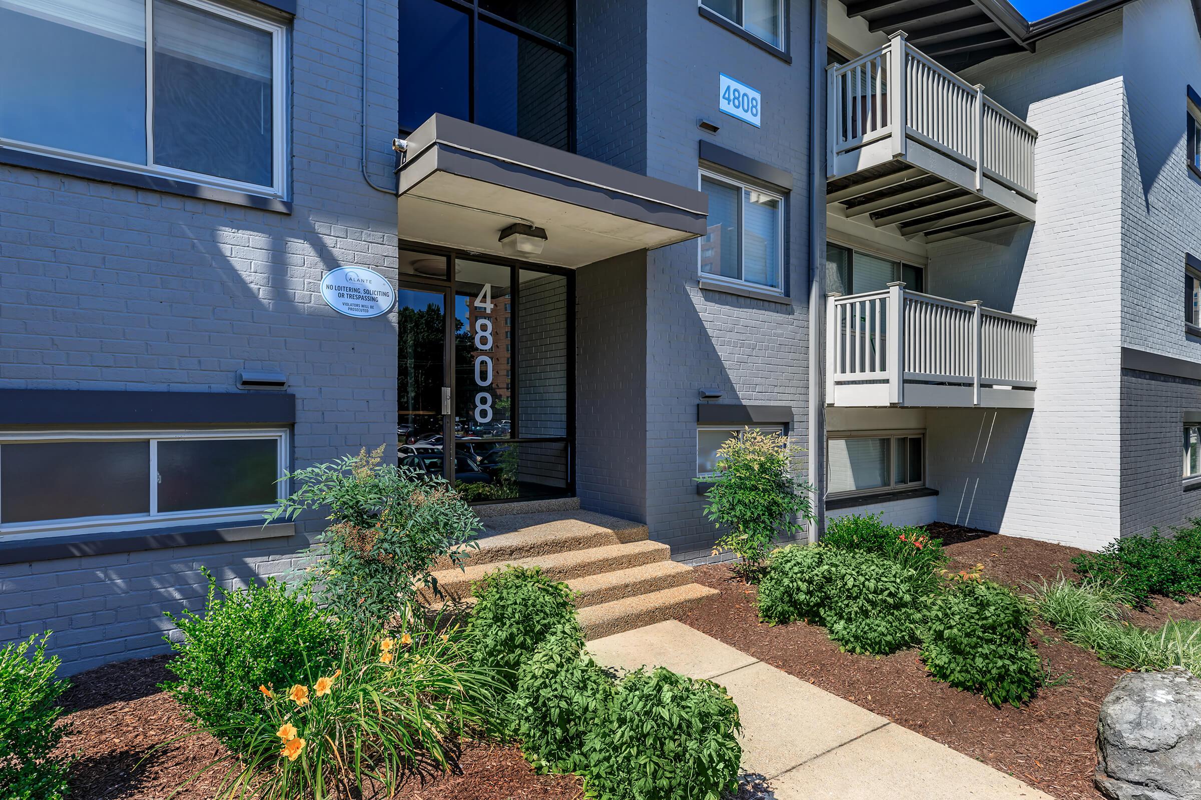 Landscaping at The Allante Apartments in Alexandria, VA