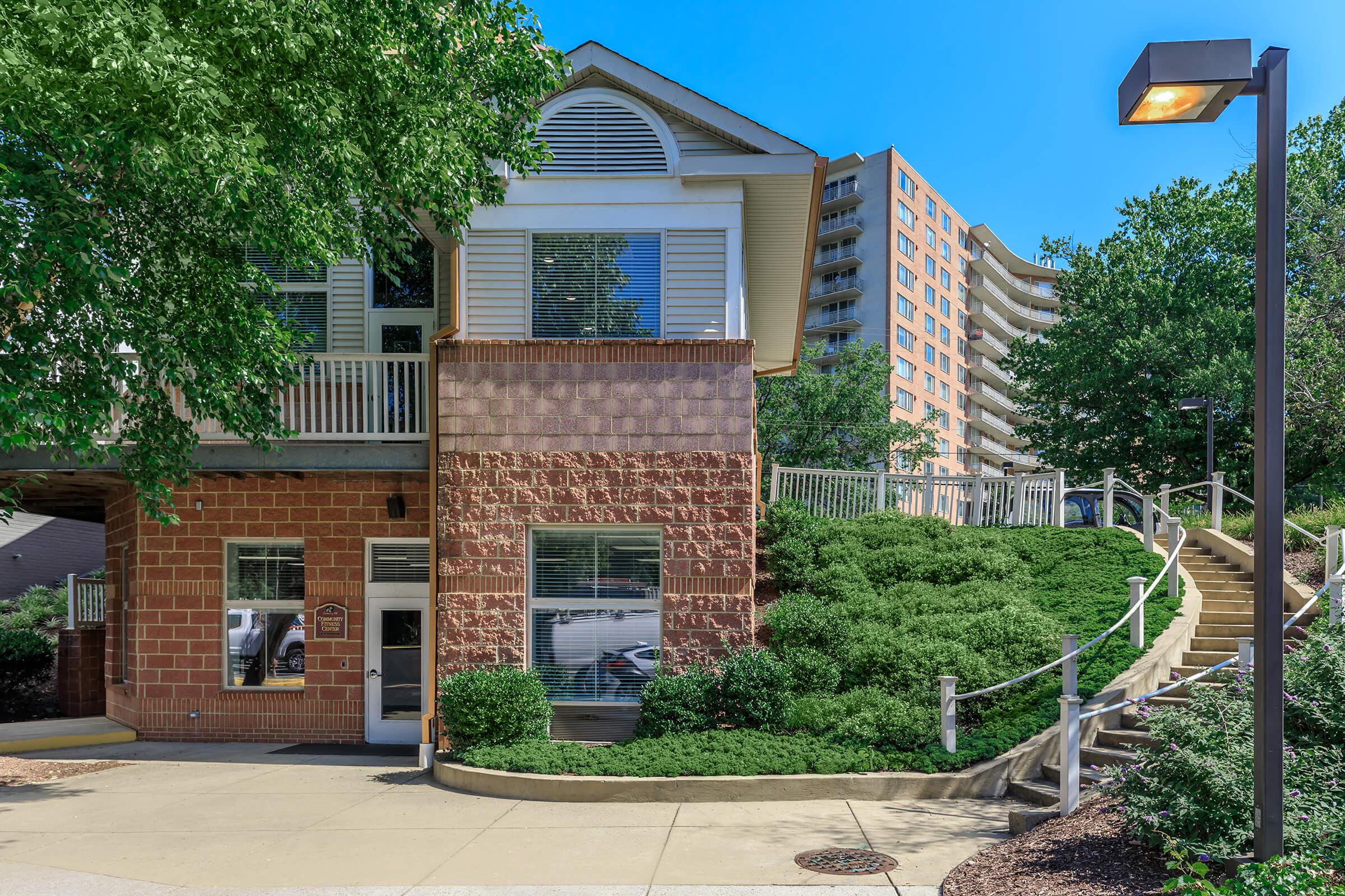 Landscaping at The Allante Apartments in Alexandria, VA