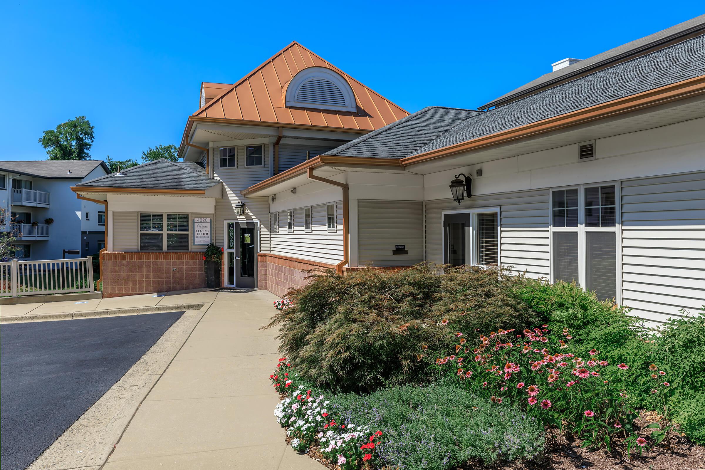 Landscaping at The Allante Apartments in Alexandria, VA