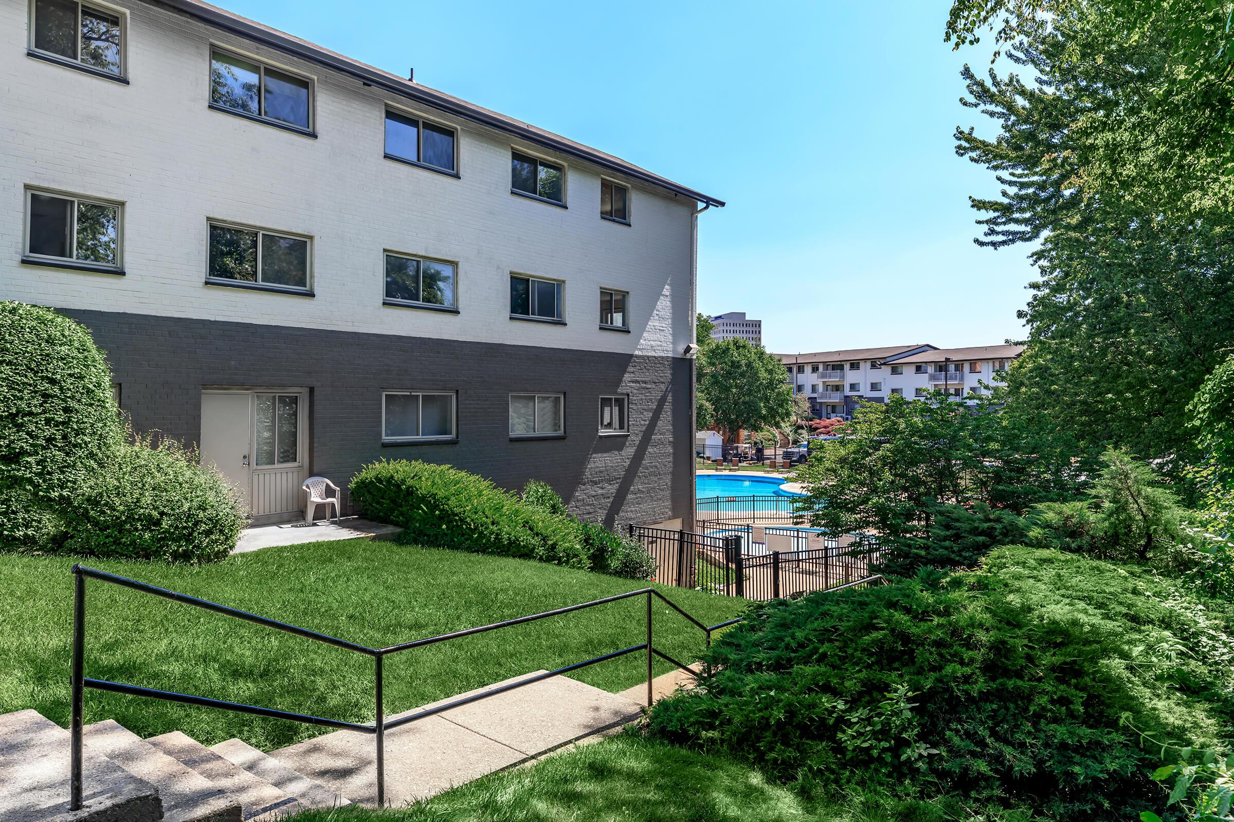 Landscaping at The Allante Apartments in Alexandria, VA