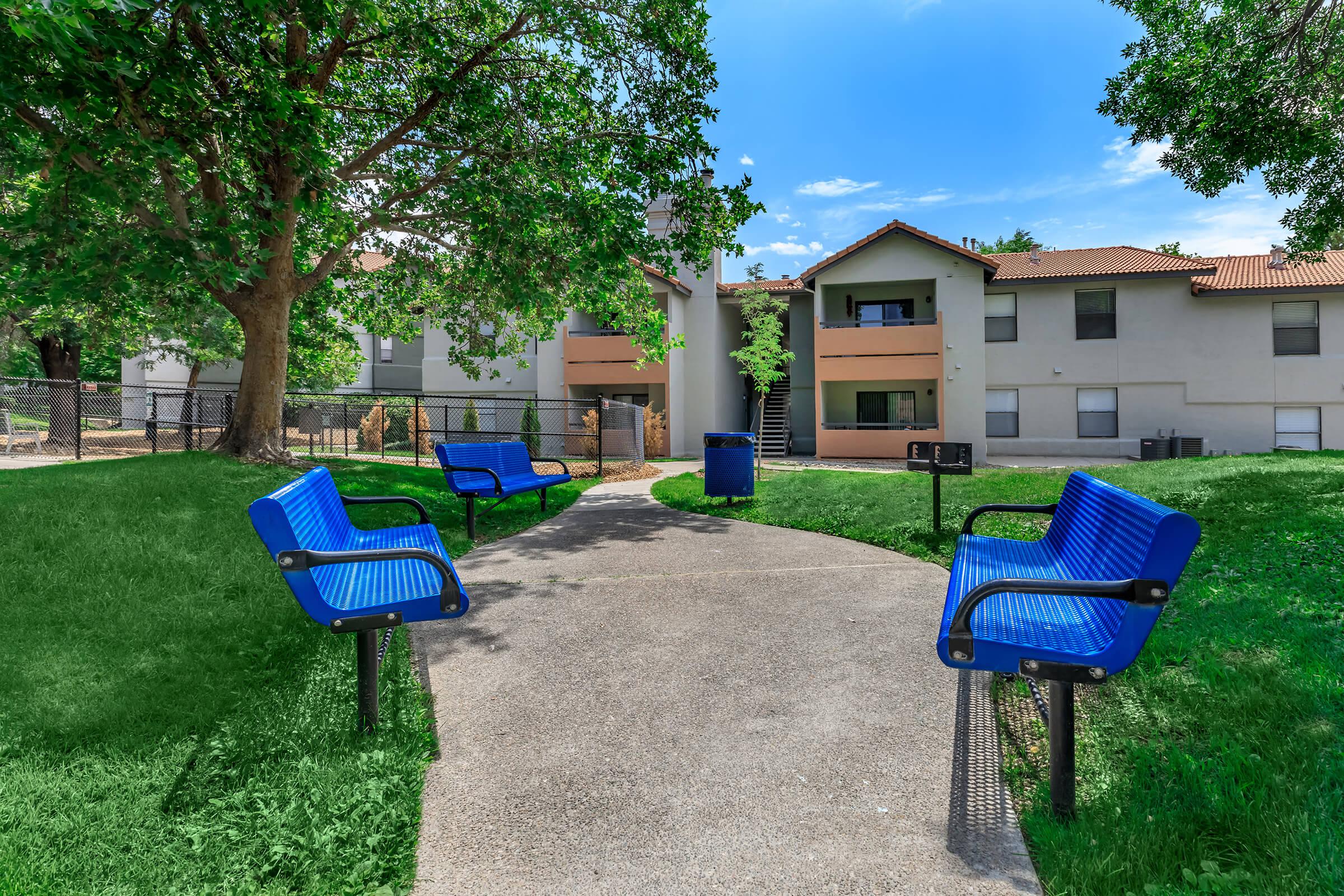 Well-Maintained Walking Paths with Ample Seati - The Overlook Apartments - Albuquerque - New Mexico 