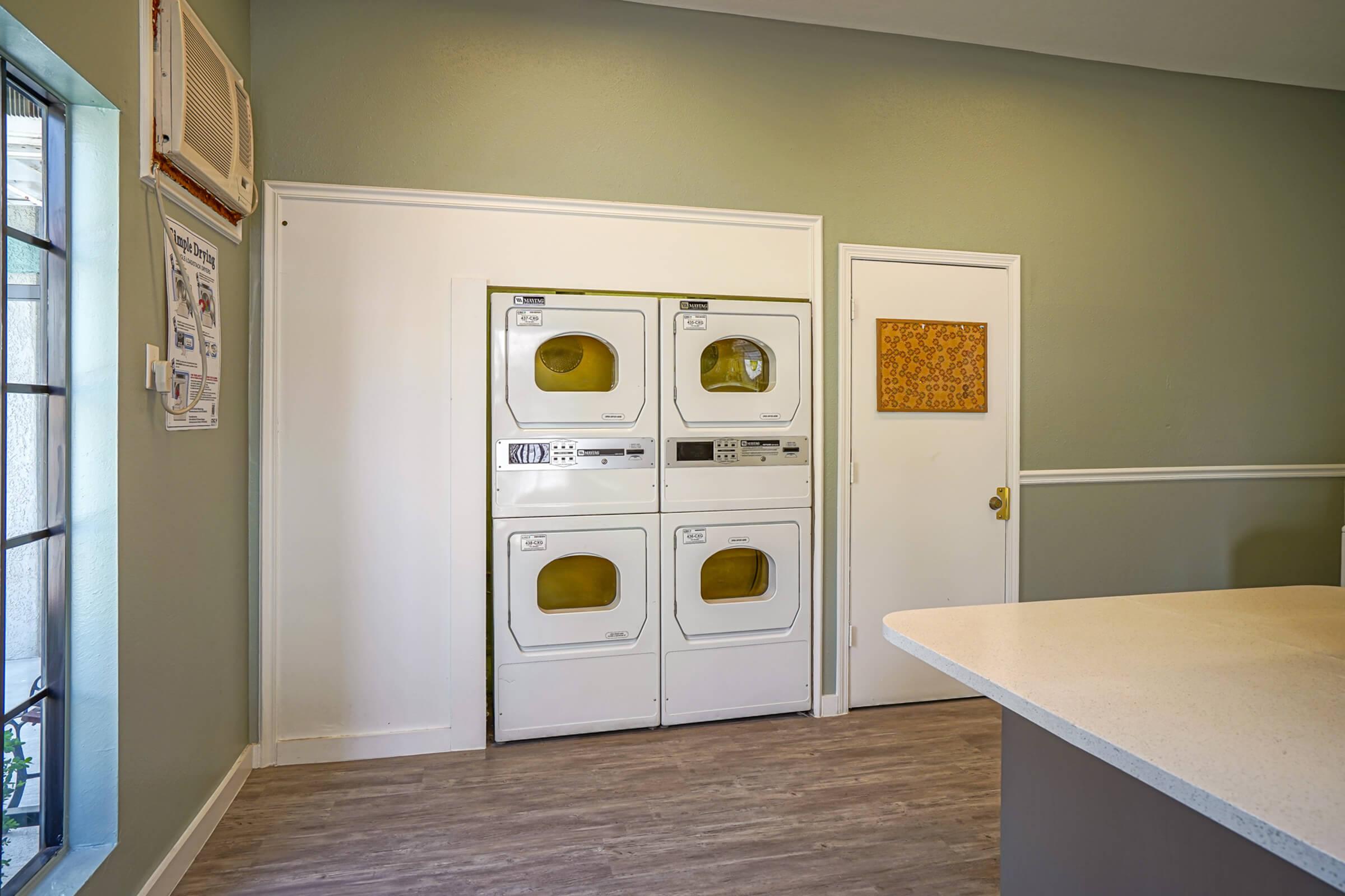 Well-Maintained Laundry Facility - The Overlook Apartments - Albuquerque - New Mexico 