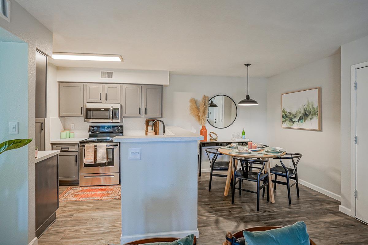 Updated Kitchen and Dining Area - The Overlook Apartments - Albaqurque - New Mexico  