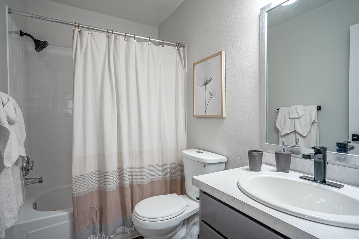 Bathroom with Bathtub - The Overlook Apartments - Albaqurque - New Mexico  