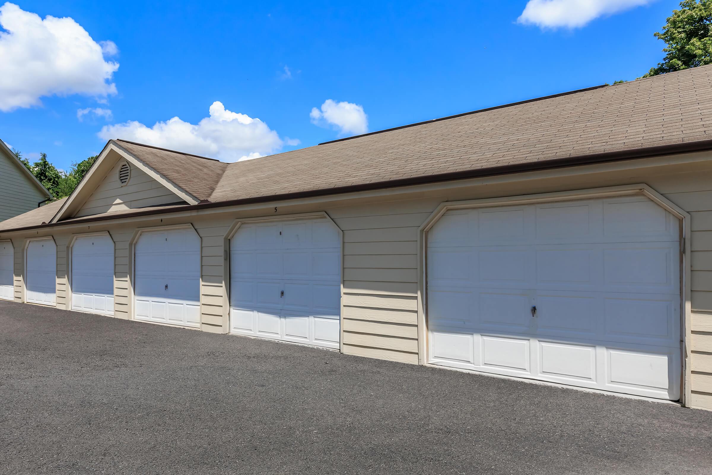 Garages at Blluff View at Northside Apartments